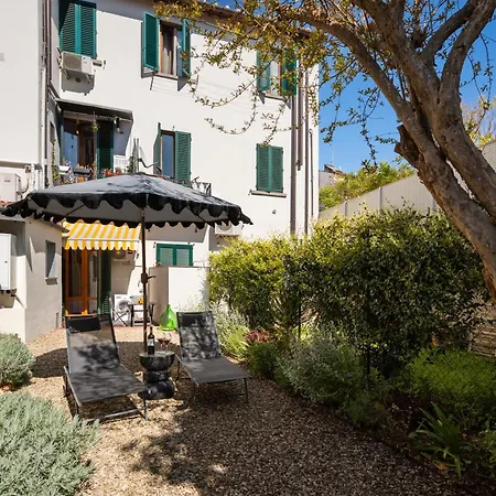 Vintage With Private Garden In Apartamento